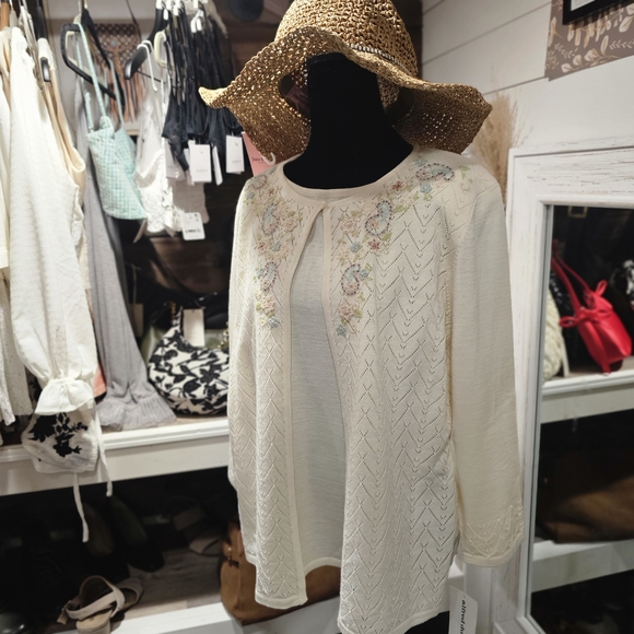 Alfred Tops - Vintage Nwt Alfred Dunner Embroidered And beaded Cream Floral Knit Top